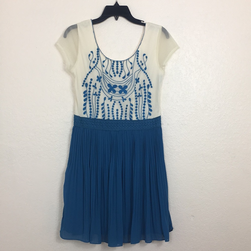 Mi ami blue and cream pleated dress